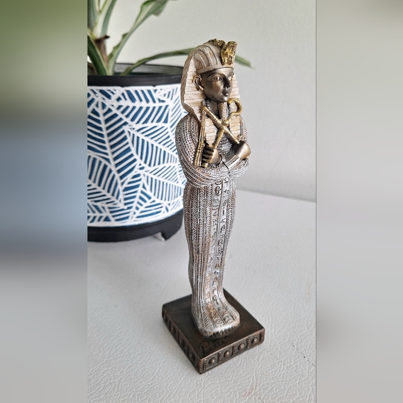 Figurine of Pharaoh Tutankhamun - Picture 6 of 11